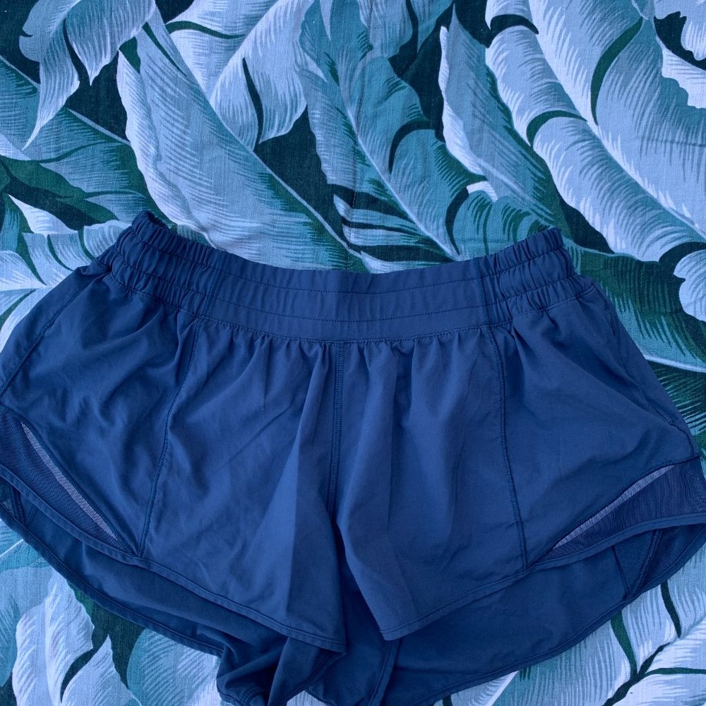Lululemon Hotty Hot short II 2.5” Lined